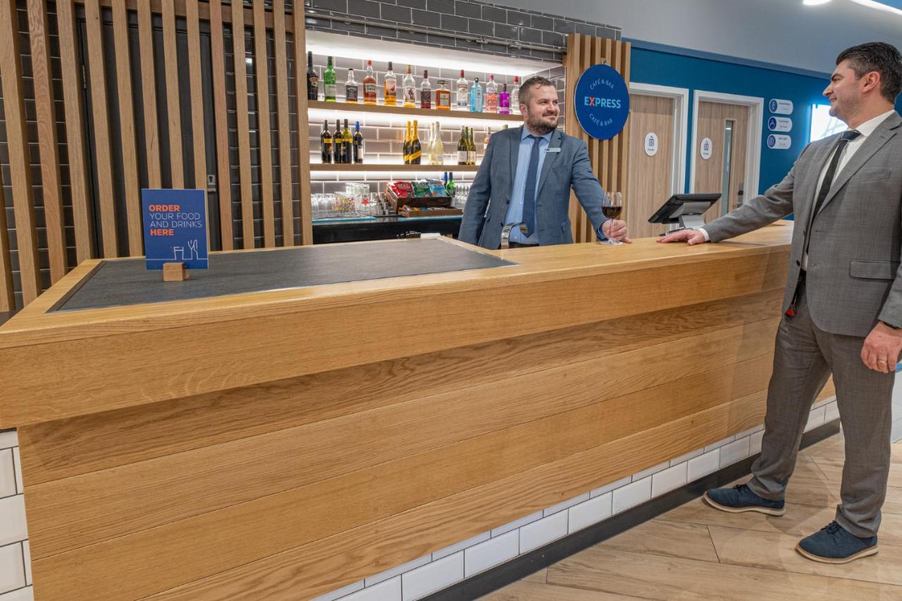 Holiday Inn Express - Fleet By Ihg Exterior photo