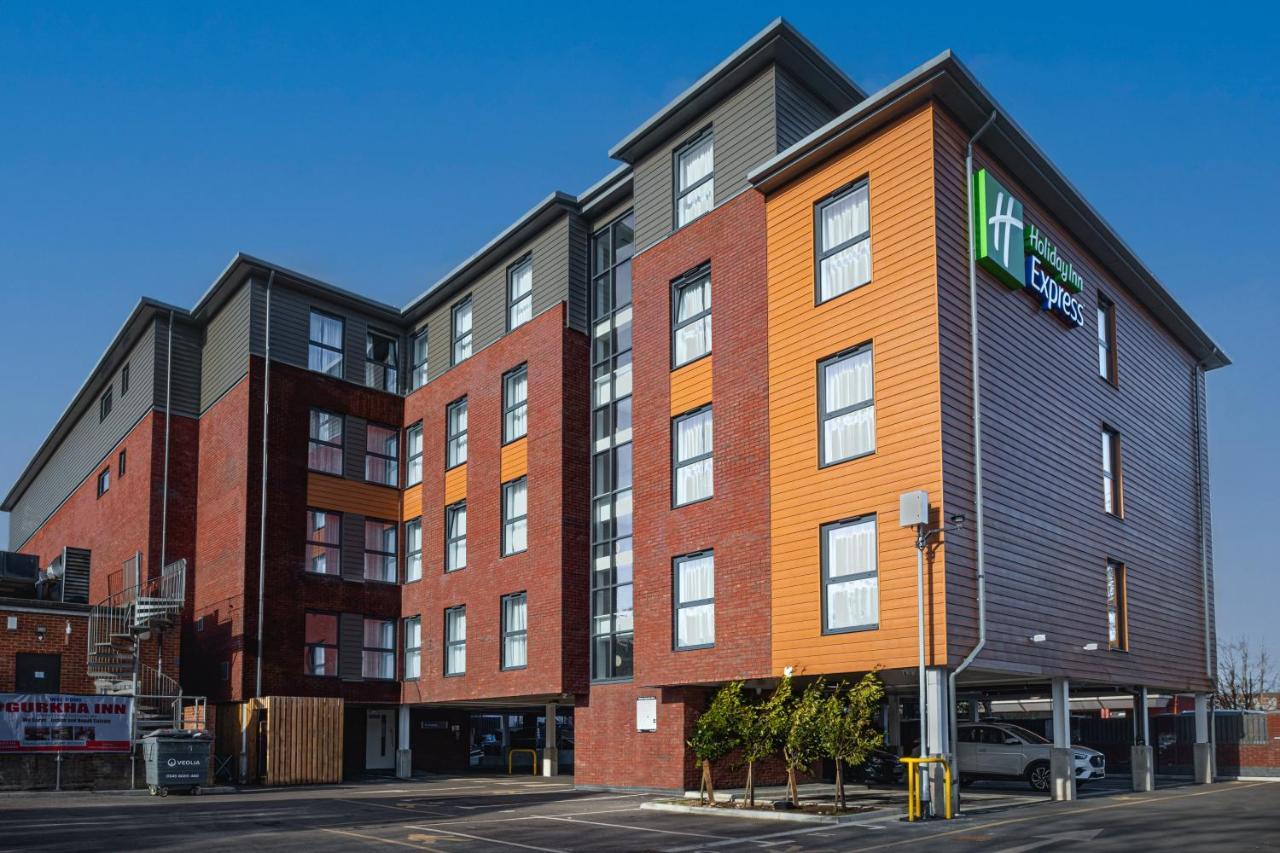 Holiday Inn Express - Fleet By Ihg Exterior photo